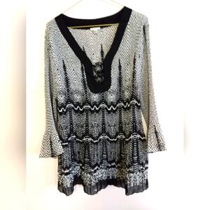 XL Black and White Top by Nikola